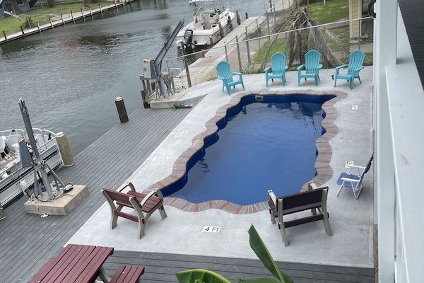 Piscina a l'aire lliure i piscina climatitzada