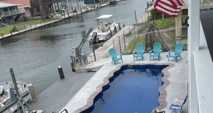 Captains Quarter/ canal front, private pool, dock for two boats.