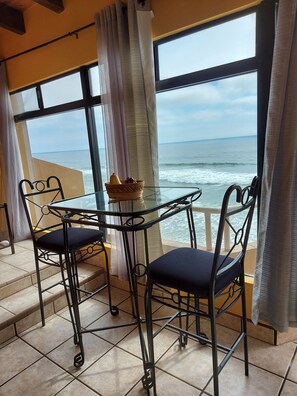 Dining - EXCELLENT UNOBSTRUCTED OCEAN VIEWS AND  BEACH ACCESS!! (San Antonio del Mar)