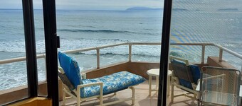 EXCELLENT UNOBSTRUCTED OCEAN VIEWS AND  BEACH ACCESS!!