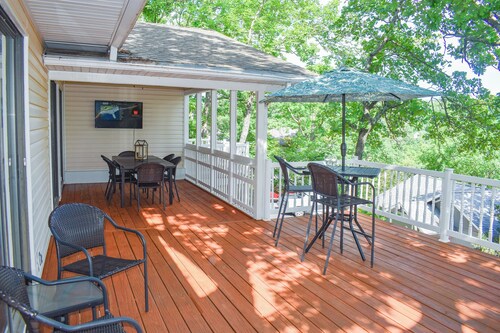 Lakeview home in Margaritaville resort area. Grill
