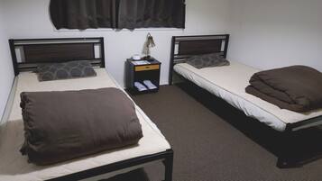 3 bedrooms, desk, free WiFi, bed sheets