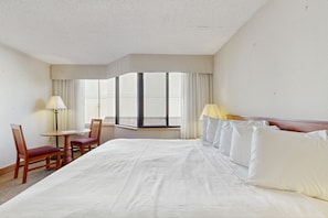 Bügeleisen/Bügelbrett, Internetzugang, Bettwäsche