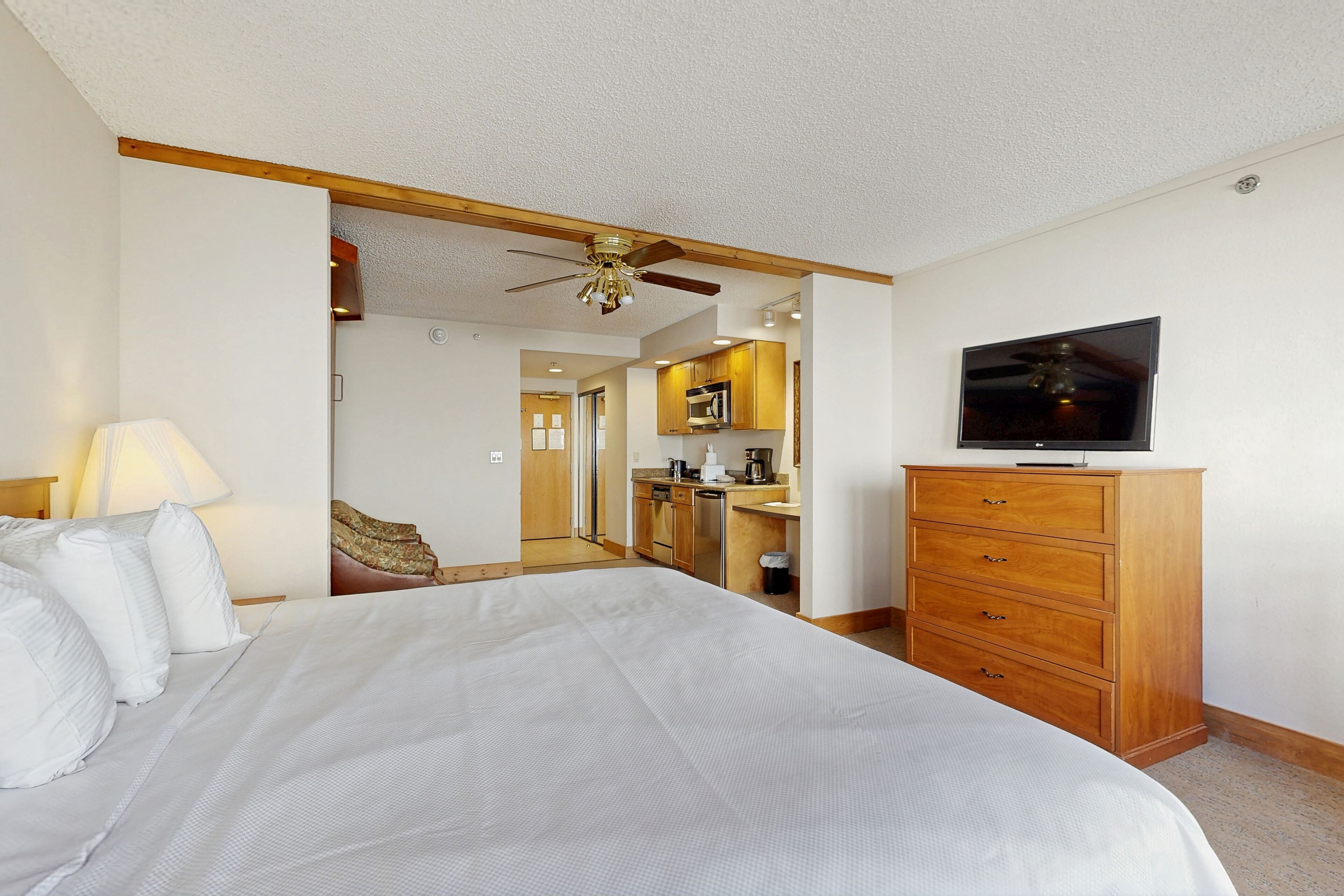 Fer et planche à repasser, accès Internet, draps fournis