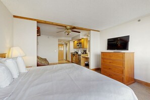 Iron/ironing board, Internet, bed sheets - Efficient Mountain Escape W/ Murphy Bed, Shared Pool, Slope Access & Kitchenette (Crested Butte)