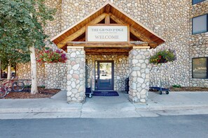 Exterior detail - Efficient Mountain Escape W/ Murphy Bed, Shared Pool, Slope Access & Kitchenette (Crested Butte)