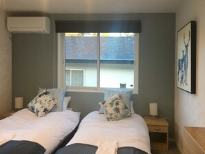 5 bedrooms, iron/ironing board, free WiFi, bed sheets