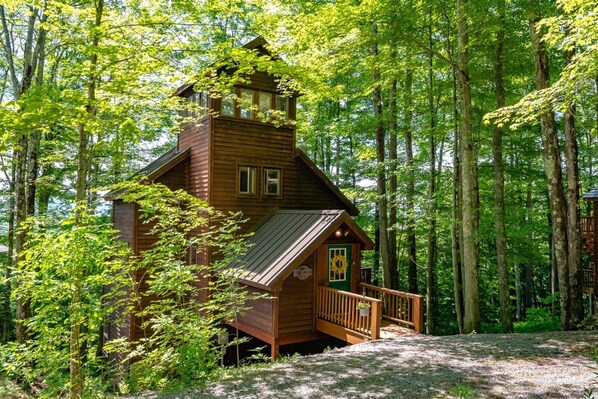 House (Trail Magic) | Exterior