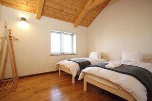 3 bedrooms, desk, iron/ironing board, free WiFi