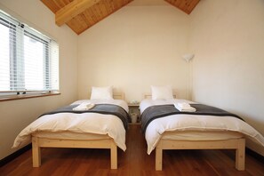 3 室のベッドルーム、デスク、アイロン / アイロン台、WiFi (無料)