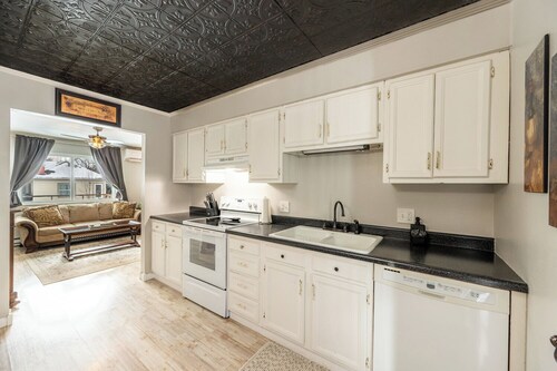 Walking distance historic downtown Sheridan