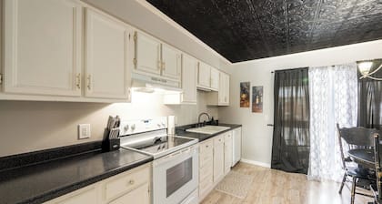 Walking distance historic downtown Sheridan