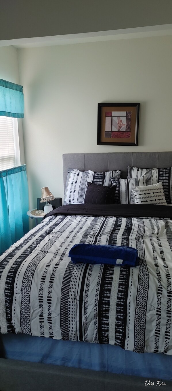 4 bedrooms, desk, free WiFi, bed sheets