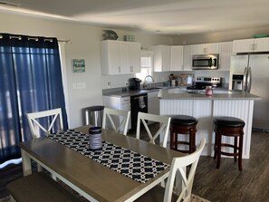 Dining - Total 3 Bedrooms All Masters!! Stylish, relaxing and comfortable (Hatteras)