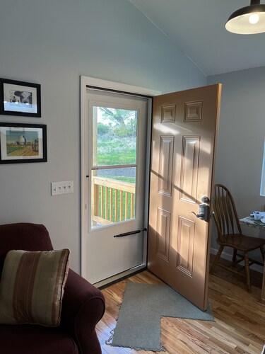 Cozy and comfortable1BR cabin on the Blue Ridge Parkway in Floyd VA.