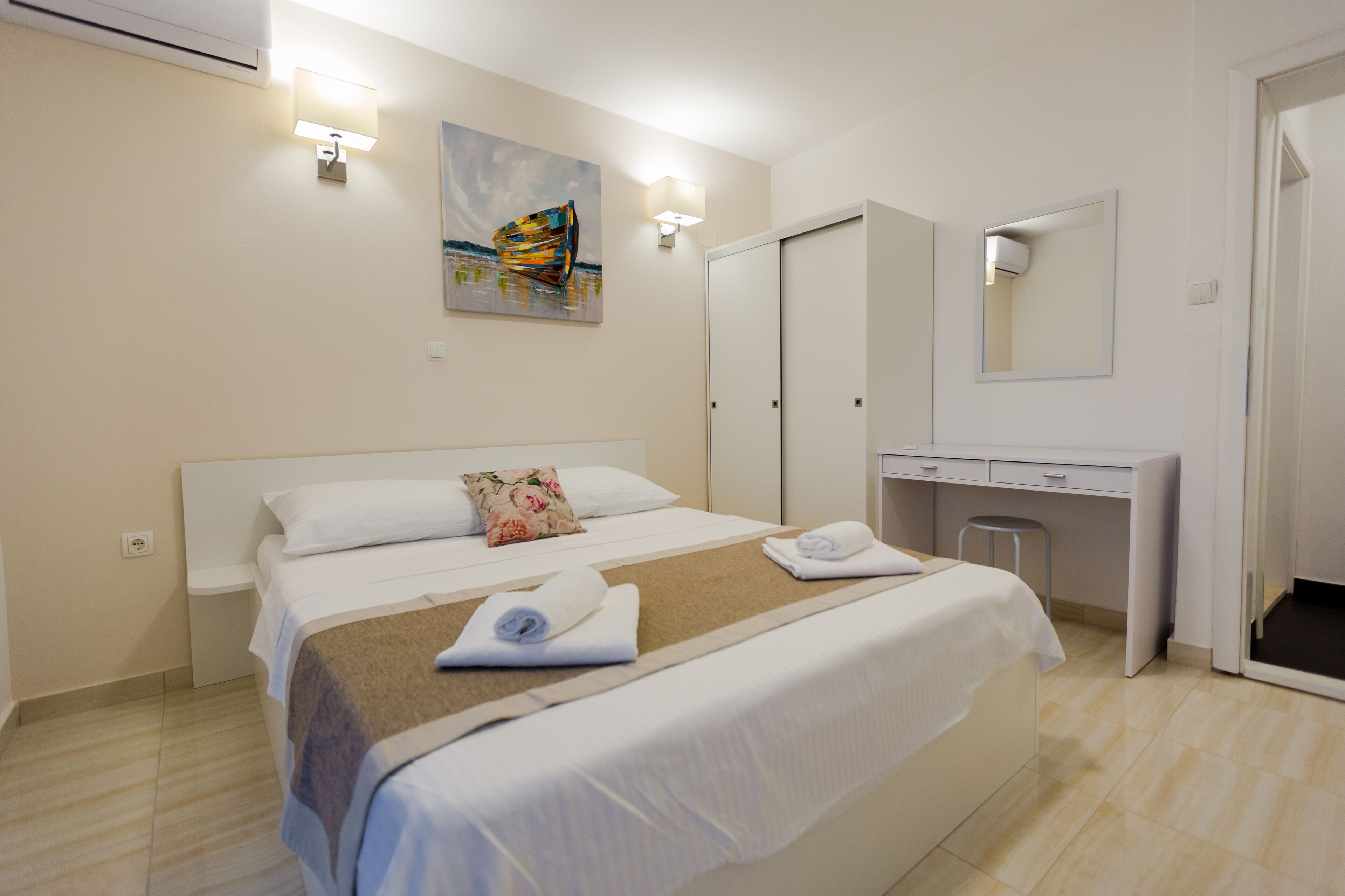 1 bedroom, WiFi, bed sheets