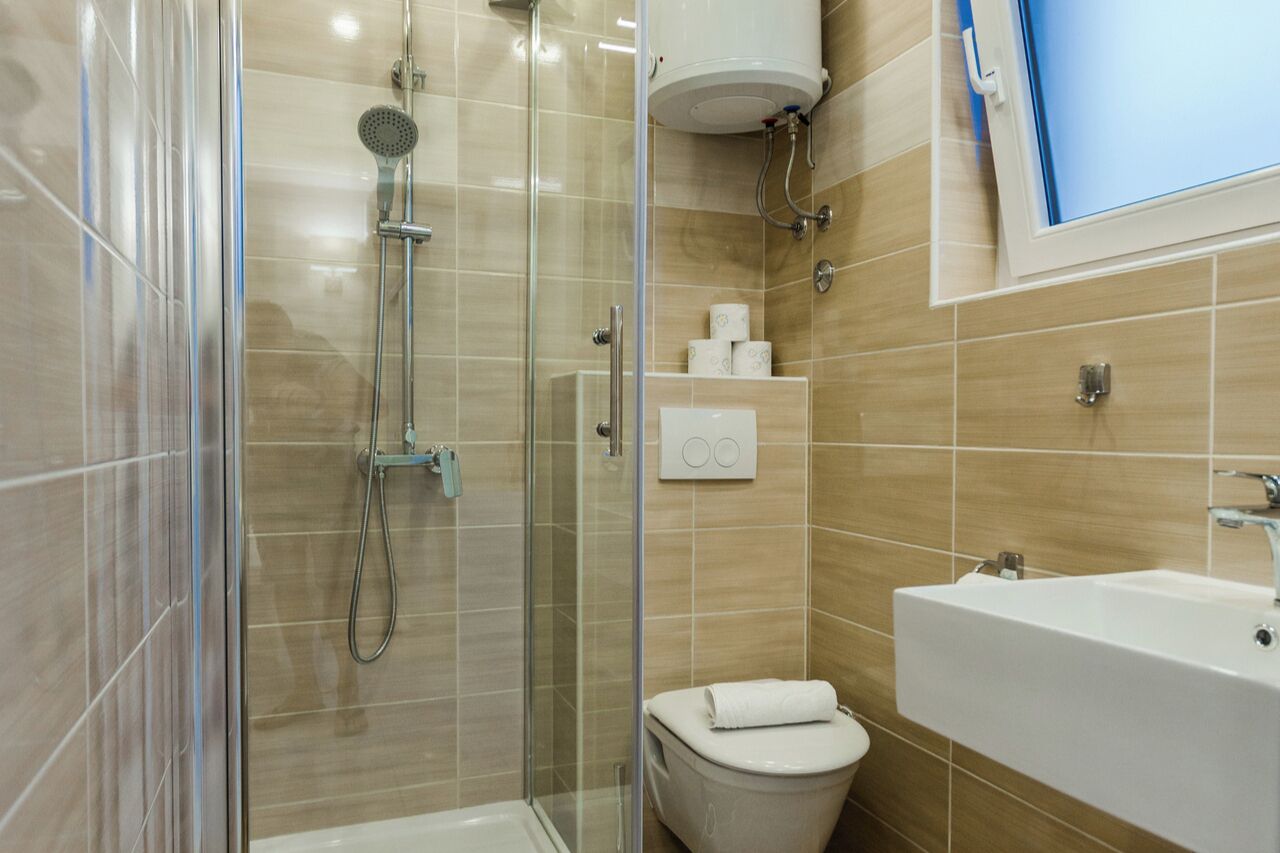 Dusche, Haartrockner, Handtücher