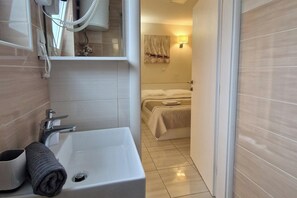 Bruser, hårtørrer, håndklæder