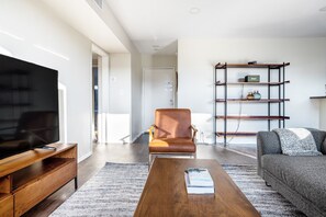 Fernseher, Stereoanlage