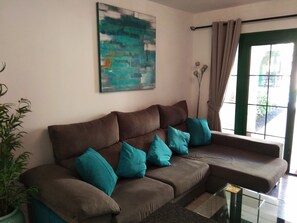 TV - 1-Bed, Sleeps 2, Sunbeds & Beach Towels (Castillo Caleta de Fuste)