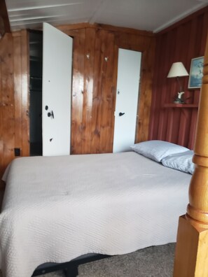 4 bedrooms, bed sheets
