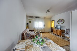 TV - Apartment Basic 1, Vir, Croatia (Vir)