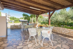 Outdoor dining - Apartment Basic 4, Vir, Croatia (Vir)