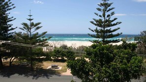 Property grounds - Porta Pacifique 10 - Beachfront Bilinga With Stunning Views! (Bilinga)