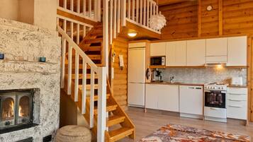 Fridge, microwave, dishwasher, cookware/dishes/utensils