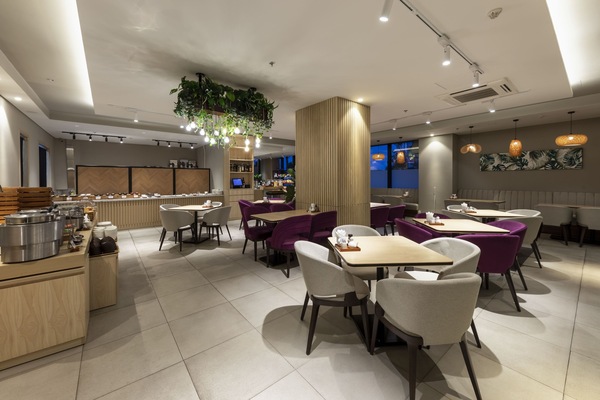 Tägliches Frühstücksbuffet gegen Gebühr