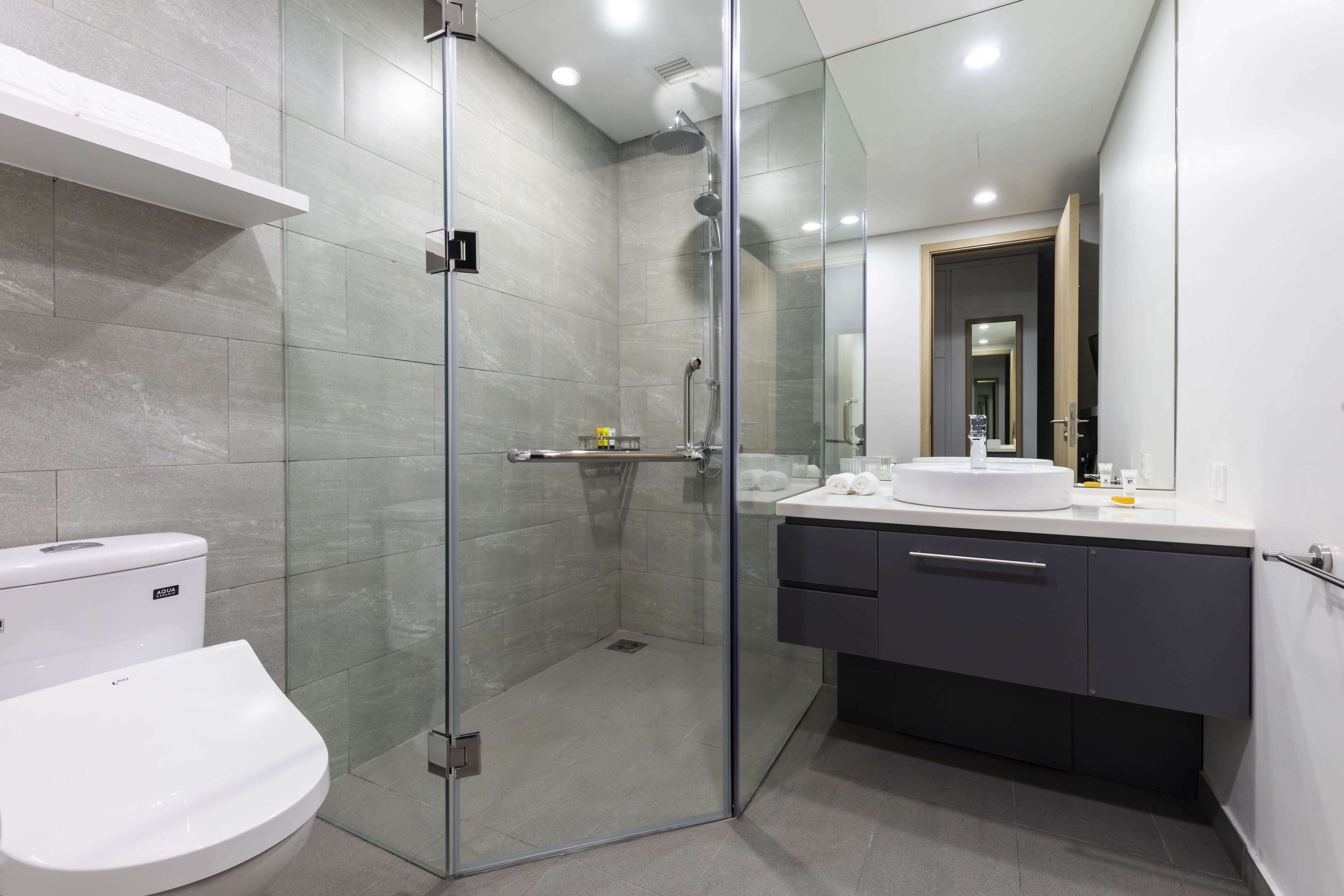 Basic Studio | Bathroom | Deep soaking tub, rainfall showerhead, free toiletries, hair dryer