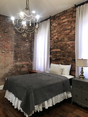 3 slaapkamers, een strijkplank/strijkijzer, gratis wifi, beddengoed