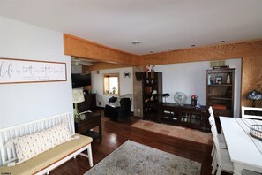 Smart TV - Beautiful Beach House in Longport New Jersey (Longport)