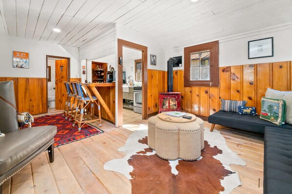 Interior - Walking distance to Lake and Village! Back patio with barbecue, fully fenced yard! (Big Bear Lake)