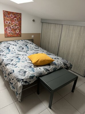 1 habitación, wifi gratis y ropa de cama