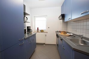 Kühlschrank, Mikrowelle, Ofen, Geschirrspüler