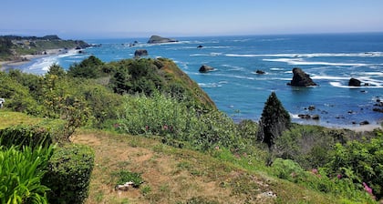 "By The Sea" Oceanfront Updated Rainbow Rock Condo, Spectacular Views, 1st Floor