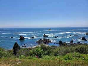 A coastal landscape with rocky outcrops and a clear view of the ocean. - "By The Sea" Oceanfront Updated Rainbow Rock Condo, Spectacular Views, 1st Floor (Brookings, OR 97415)