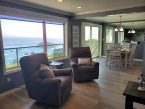 Smart TV, fireplace, DVD player, books