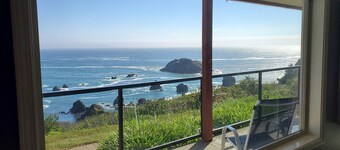 "By The Sea" Oceanfront Updated Rainbow Rock Condo, Spectacular Views, 1st Floor