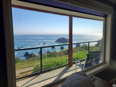 "By The Sea" Oceanfront Updated Rainbow Rock Condo, Spectacular Views, 1st Floor