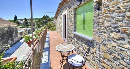 Casa Biancolilla A: A welcoming apartment situated at a short distance from the beach, with Free WI-FI.