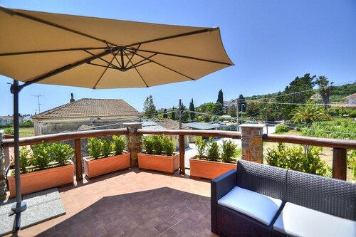 Casa Biancolilla A: A welcoming apartment situated at a short distance from the beach, with Free WI-FI.