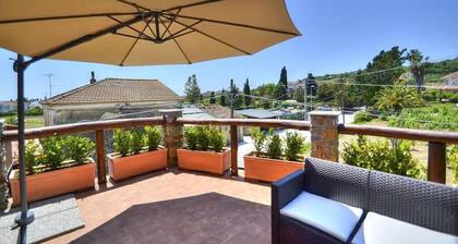 Casa Biancolilla A: A welcoming apartment situated at a short distance from the beach, with Free WI-FI.