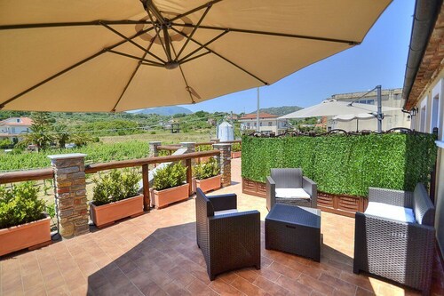 Casa Biancolilla B: A welcoming apartment situated at a short distance from the beach, with Free WI-FI.