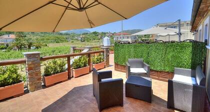 Casa Biancolilla B: A welcoming apartment situated at a short distance from the beach, with Free WI-FI.