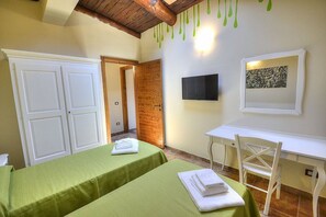 2 camere, una scrivania, ferro/asse da stiro, Wi-Fi gratuito