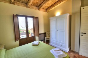 1 dormitori, wifi gratuïta i roba de llit
