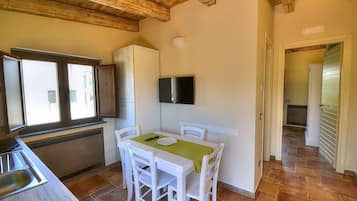 Frigorifero, forno, piano cottura, lavastoviglie