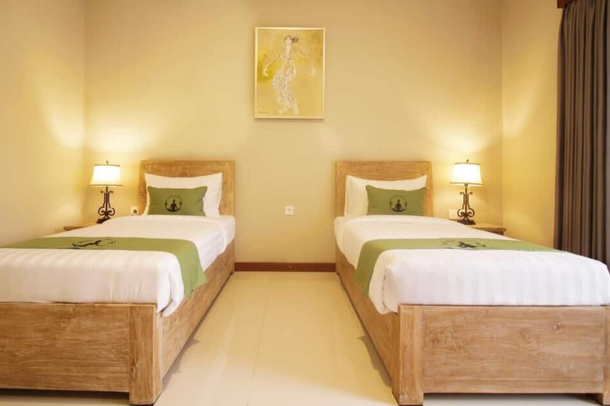 Deluxe Room, 1 Double Bed | Minibar, desk, iron/ironing board, free WiFi